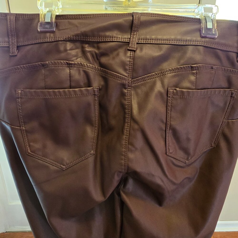 Sandpiper 20W in faux chocolate brown leather, with zip front - Picture 4 of 4